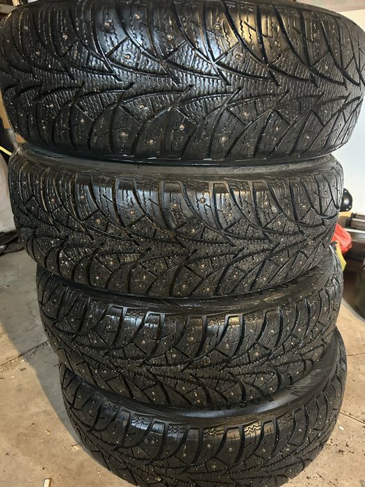 Продам шины зимние с шипами на r 16