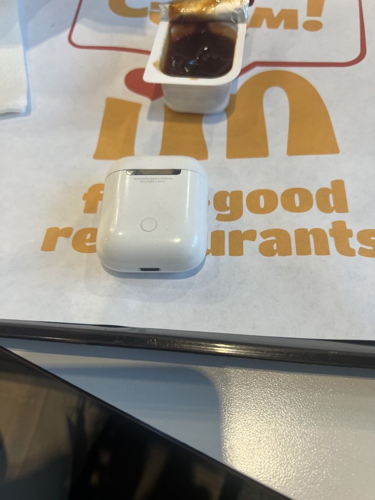 Airpods 1 оригинальные.