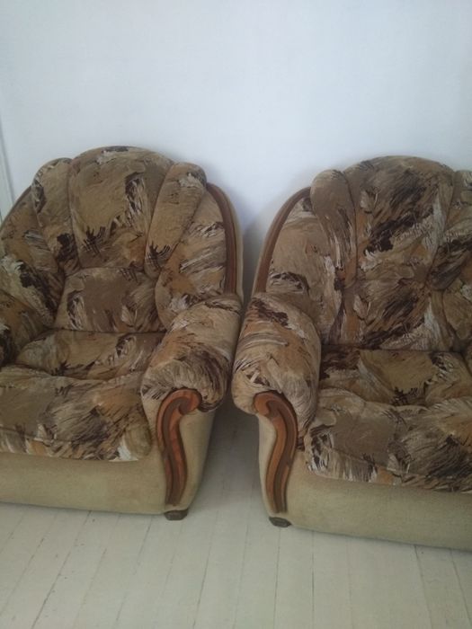 Продам  два кресла