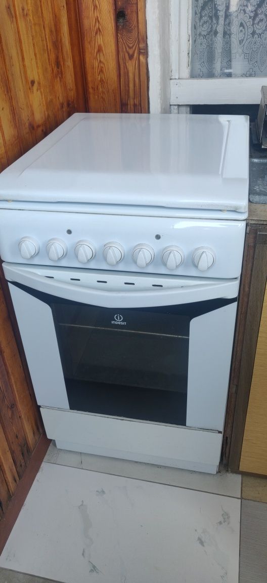 Готварска печка Indesit