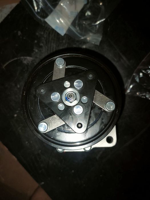 Vând compresor clima nou Golf 4 Bora Sharan Audi A3 Ford Galaxy Seat