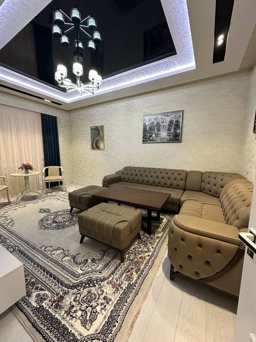 Olmazor Tinchlik metro oldida