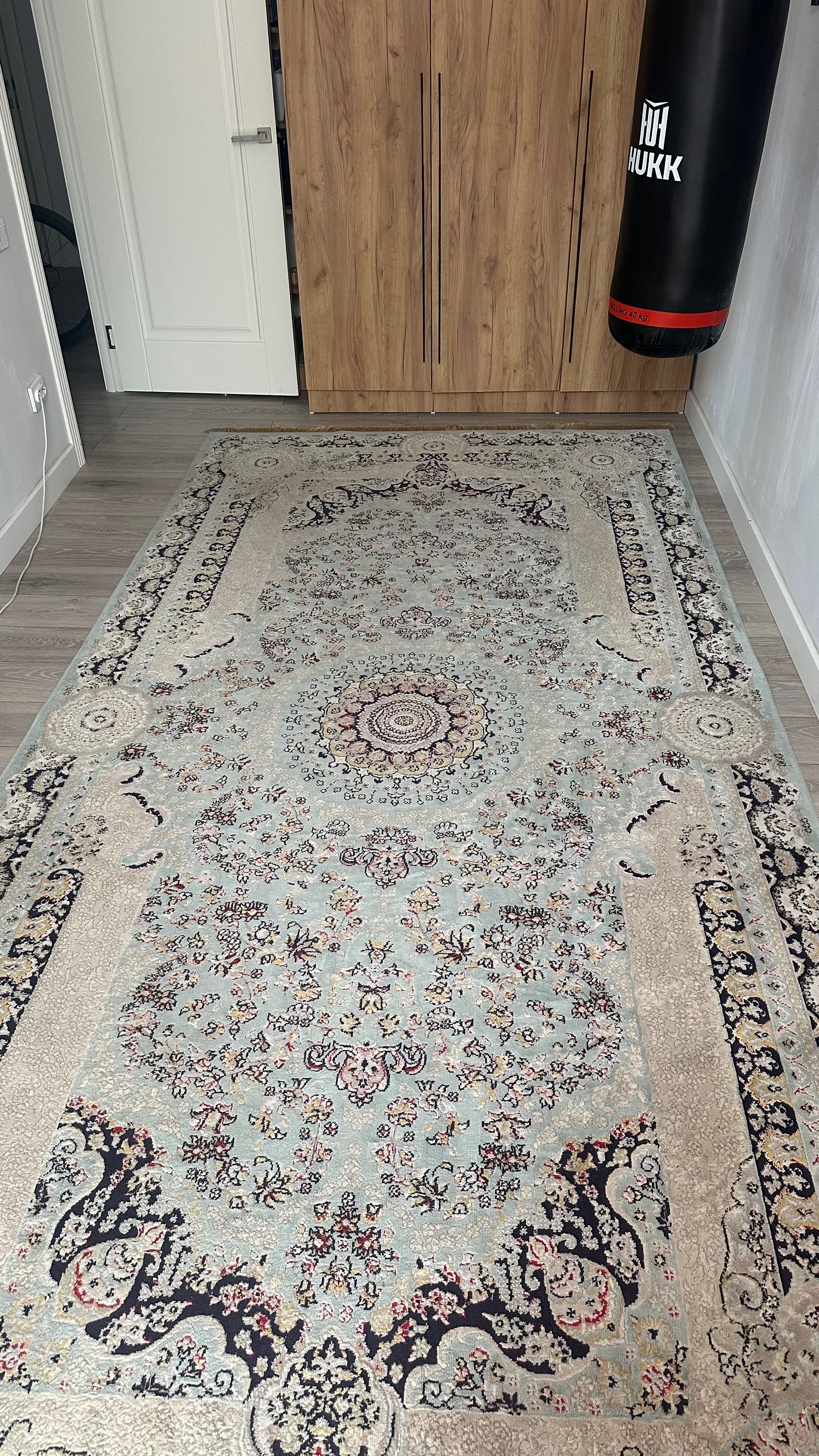 Продается ковер 200*400