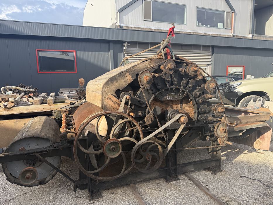 Антикварна текстилна машина Carding Machine (1900–1930 г.)