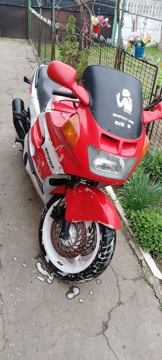 Vând honda cbr 1000 f