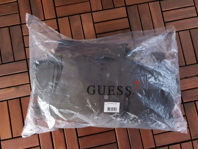 ПРОМО GUESS - L -оригинално  ветроустойчиво яке с качулка