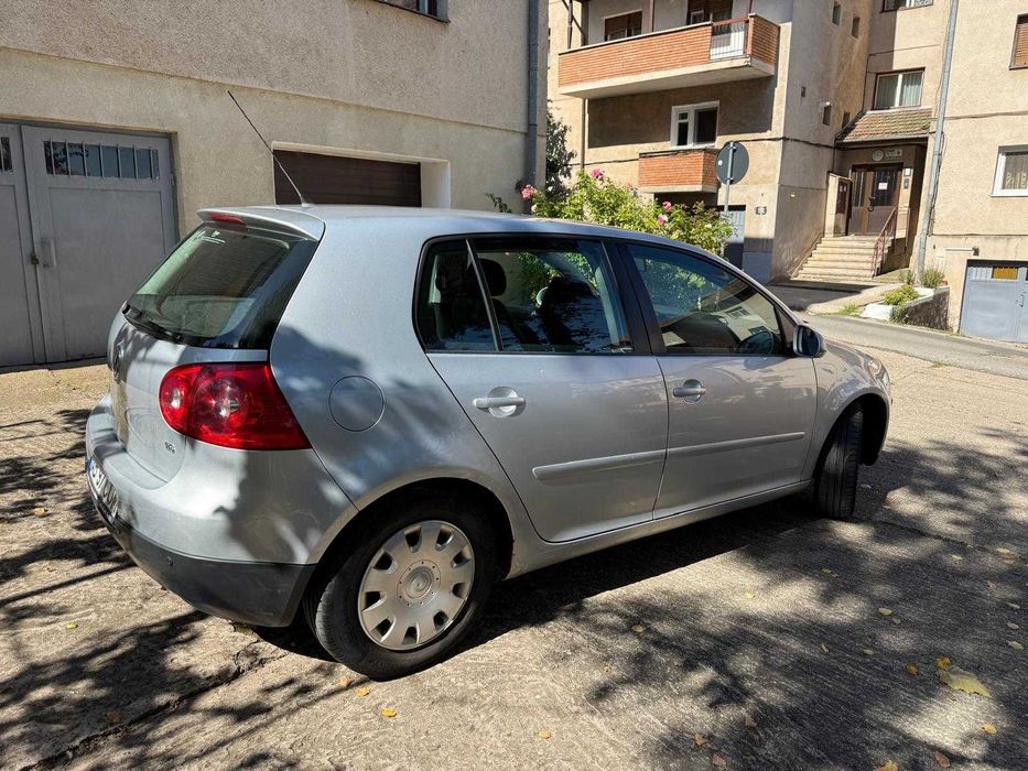 Vând VW Golf V Confortline, 1,6 Benz, 102CP, dec. 2007 +Set Roți iarnă