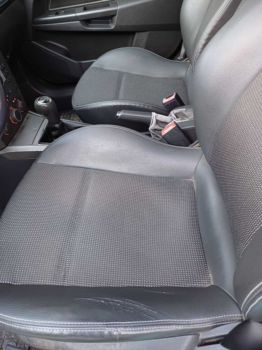 Продавам ОпелАстра H газ-бензин 1.6 105 к.с