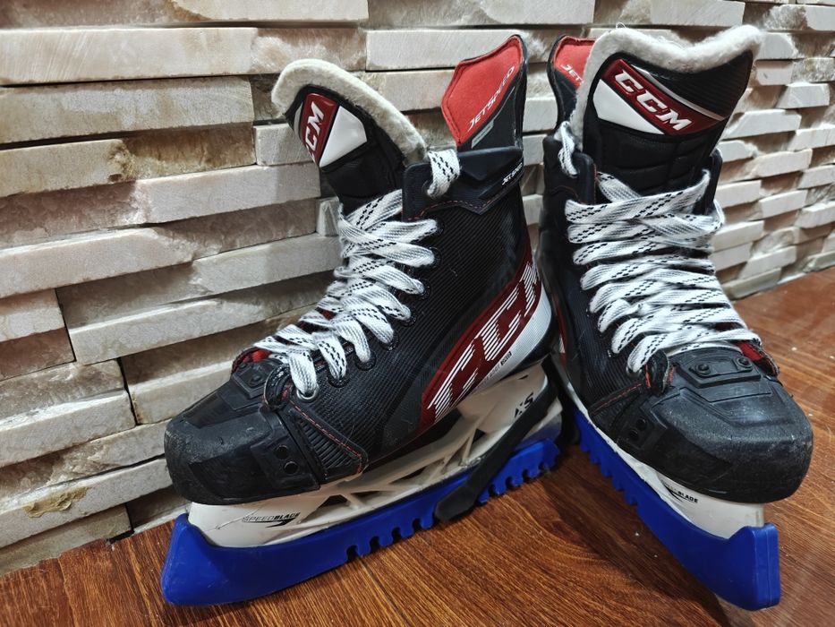 Профессиональные хоккейные коньки CCM Jetspeed FT4