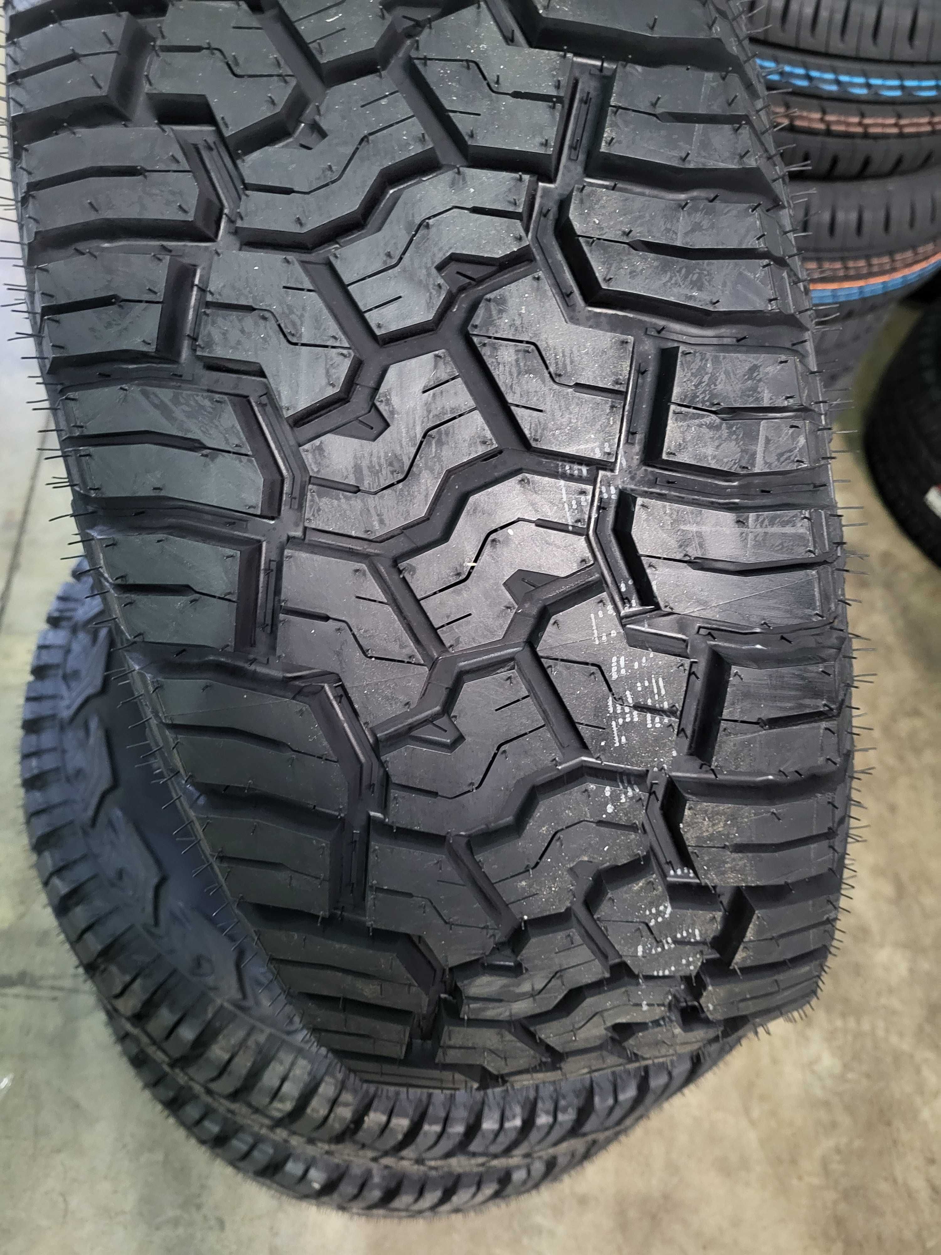 Vand anvelope noi all season,all terrain 215/70 R16 Yokohama XAT M+S