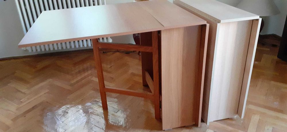 2 Mese pliante în stare bună