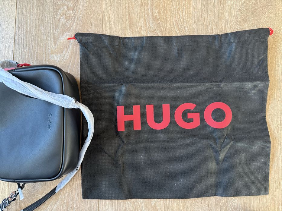 HUGO чисто нова чанта