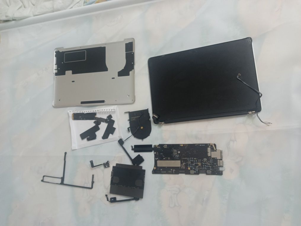 Macbook pro defect 2015 early