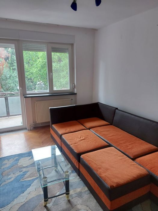 Închiriez apartament cu 3 camere,  ultracentral 300 Euro, ușor negocia
