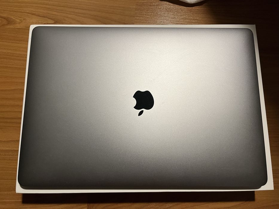 Apple MacBook Pro 15 inch Intel 2.9Ghz 16GB RAM 512GB SSD Radeon 560