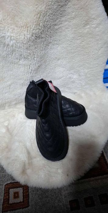 Ugg uri dama imblanite