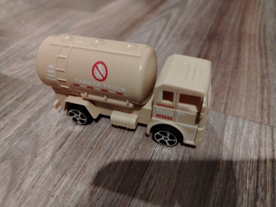 Продам машинка детскую