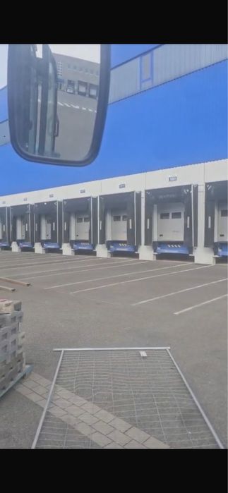 Porti industriale cu rampi hidraulice