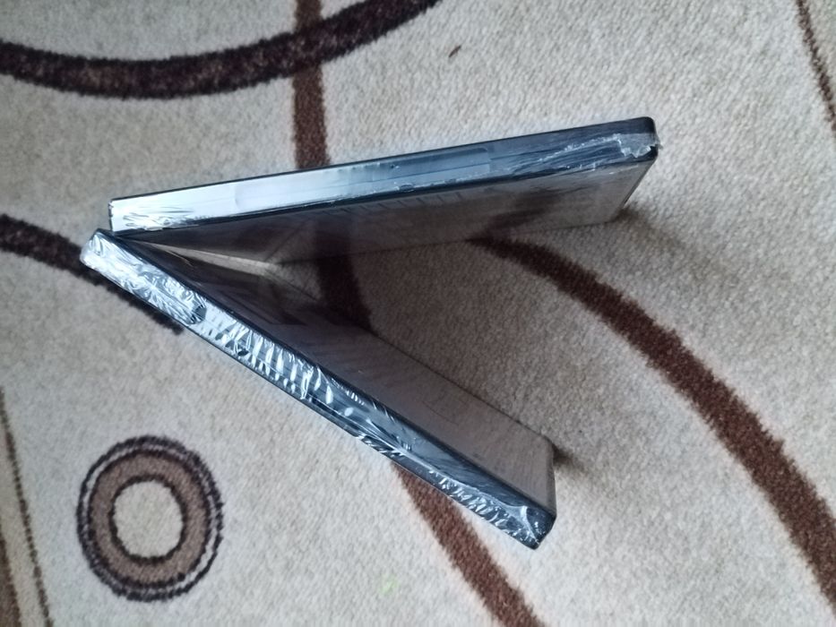 2 броя двд дискове с филми