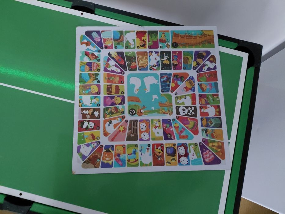 Vând masă de jocuri