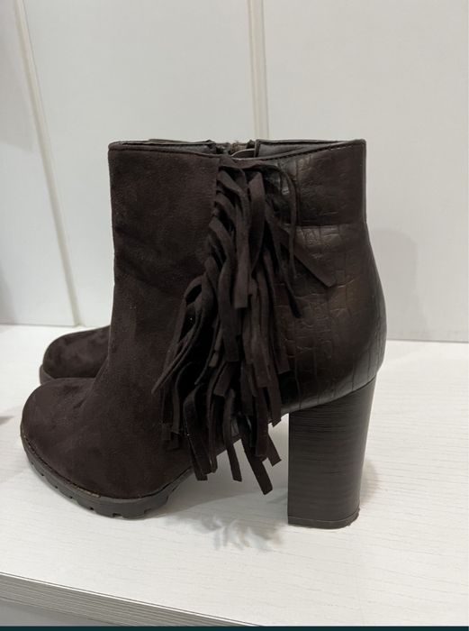 Дамски боти с ток