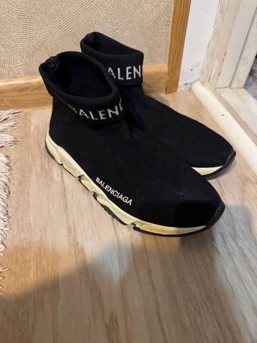 Женские кроссовки