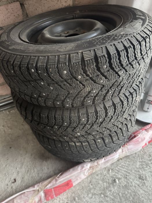 Продам резину с диками