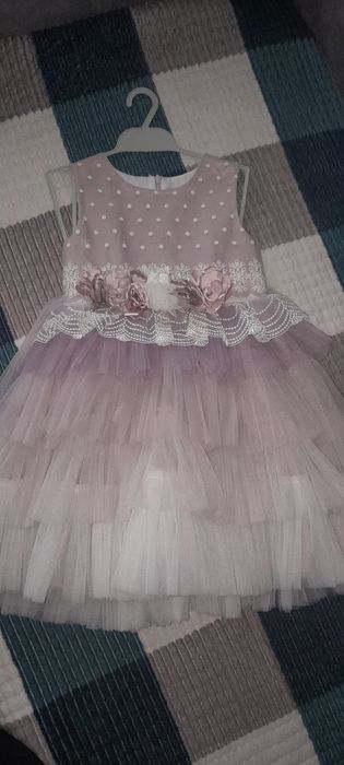 Платье праздничное,нарядное