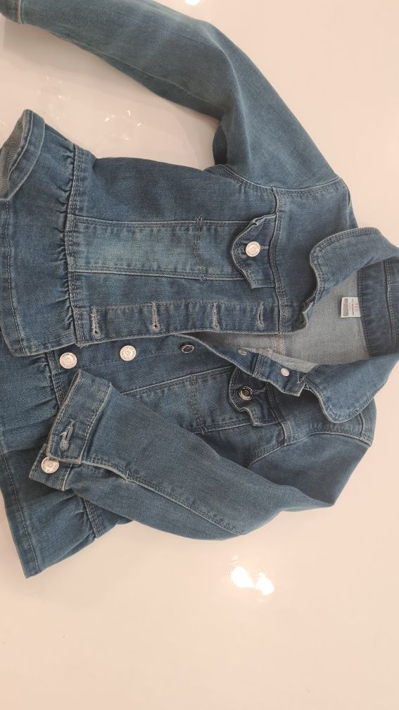 Продам джинсовая куртка Waikiki  в идеальном состоянии на 3-4 года