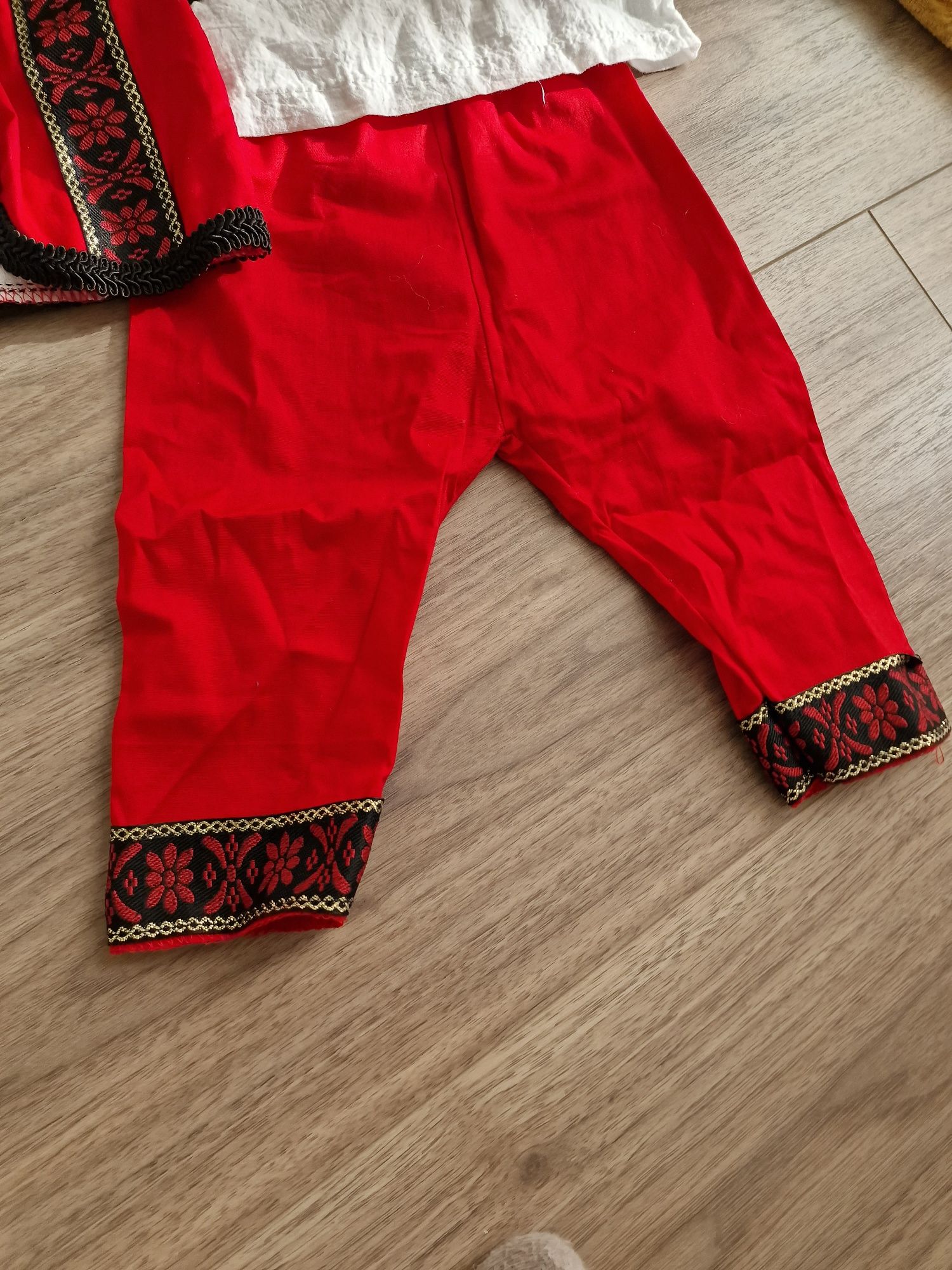 Costum traditional cu ie pt copii 3-6 luni