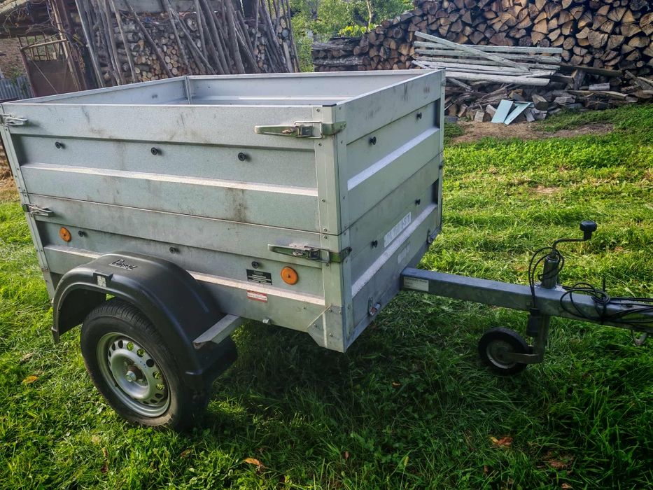 Vand remorca 650 kg in stare perfecta