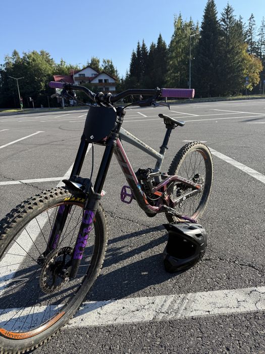 Bicicleta downhill scott gambler custom   (Santa cruz, canyon, trek)