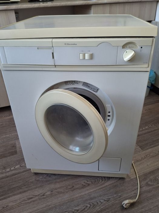 Продаётся срочно стиральная машина "Electrolux" Б/У.  Европейская сб