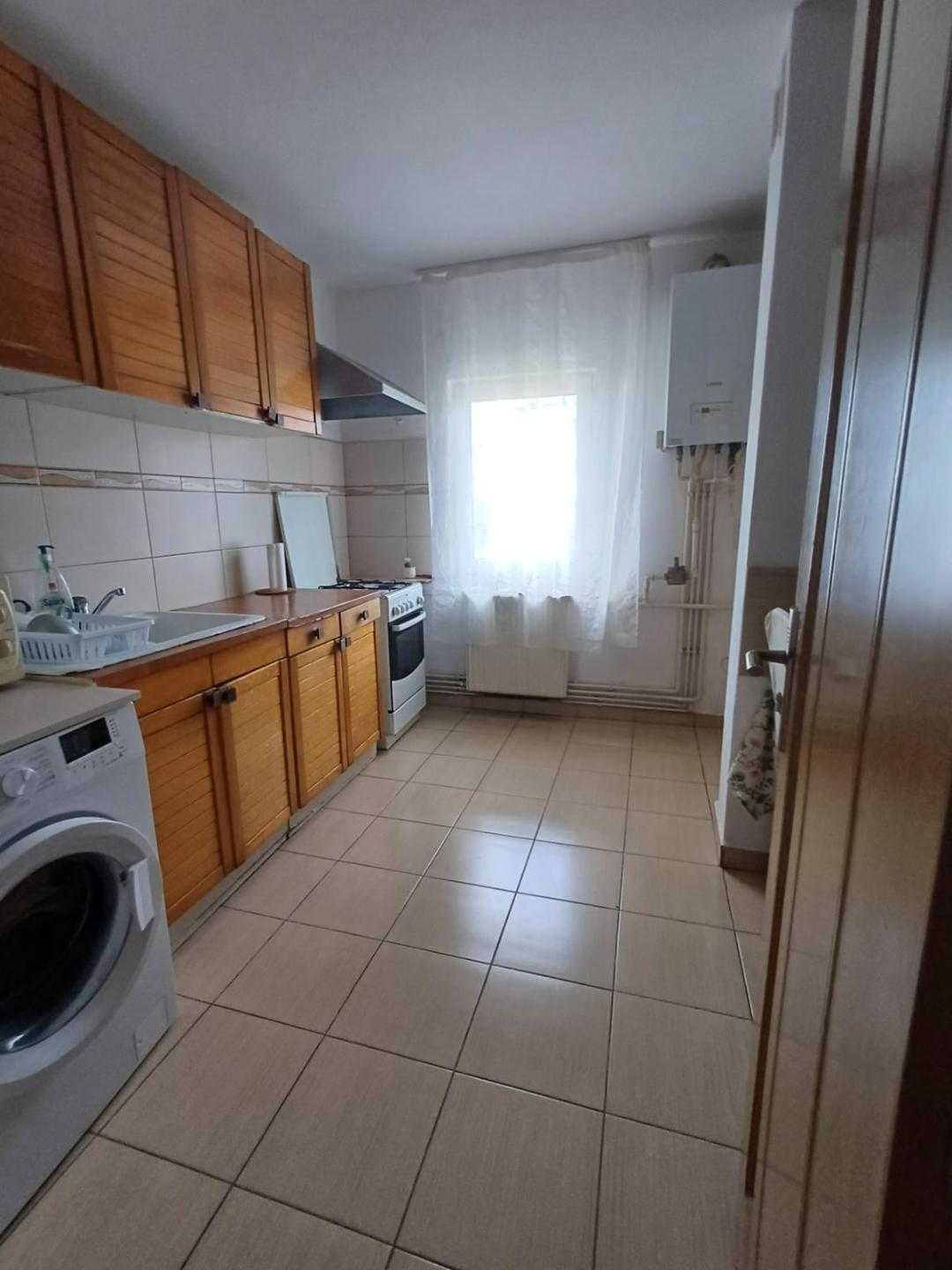 Camera de inchiriat! Camera mare cu balcon, zona linistita