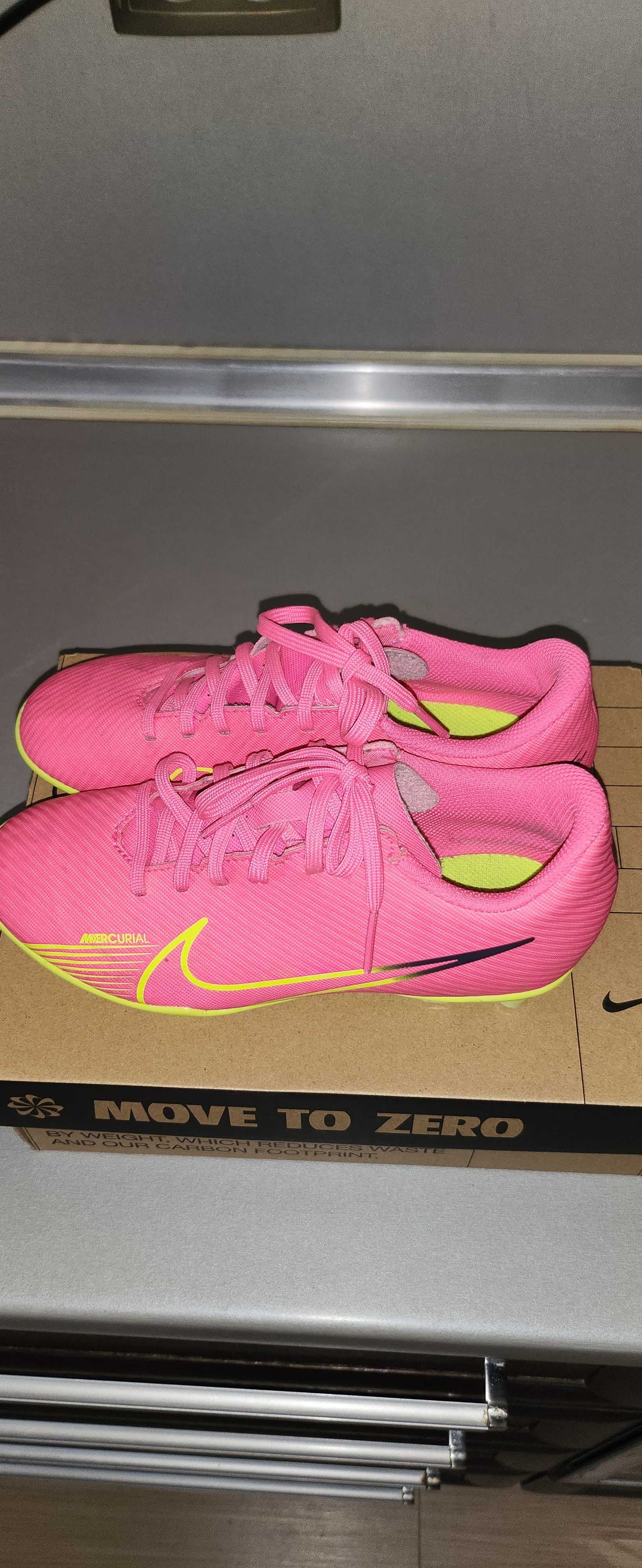 Детски бутонки NIKE