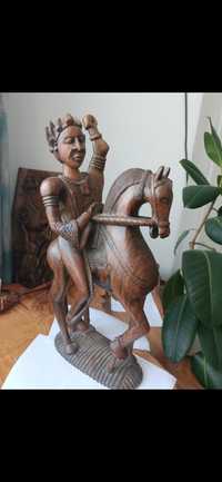 Statueta luptător pe cal , lemn masiv 60 cm înălțime!