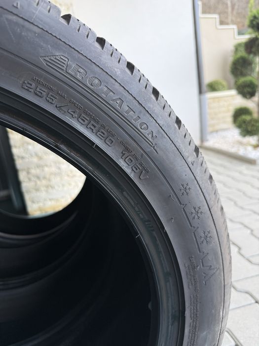 Set 4 anvelope de iarna Dunlop 255/45 R20