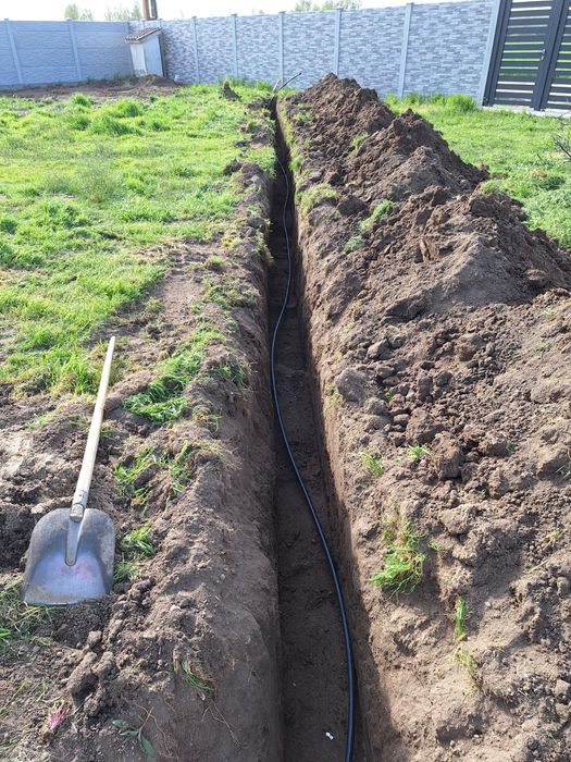 Inchiriez mini excavator 2,5t cu deservent, jud Arges