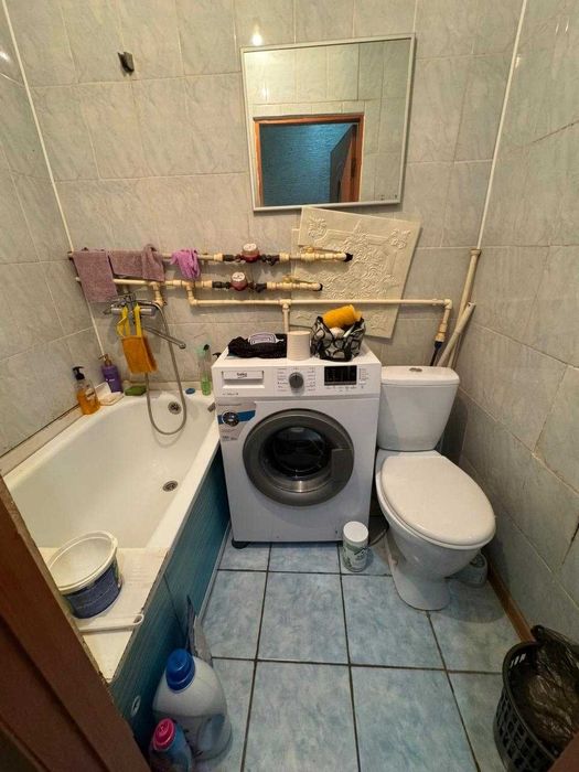 Продам 1 комнатную квартиру 8 мкр центр!!