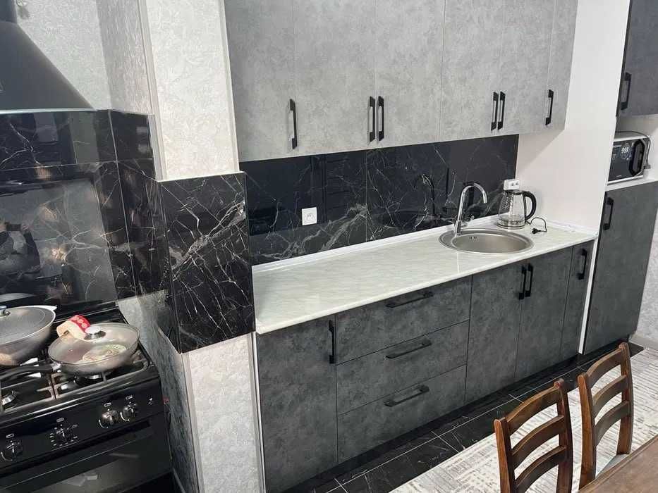 Ganga 2xonalik issiq kvartira Srochno topshiriladi metro oldida