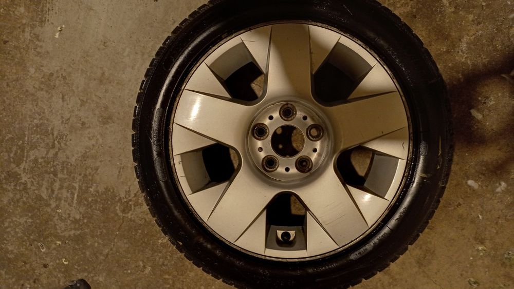 Vând set de 4 jante de tablă cu capace și cauciucuri 225/50 R17 98V