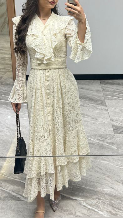 Продаю платье из гипюра