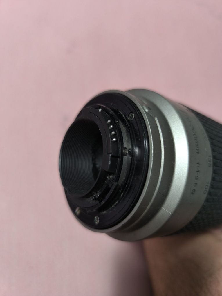 Nikon AF Nikkor 70-300mm f/4-5.6 G Zoom  Lens