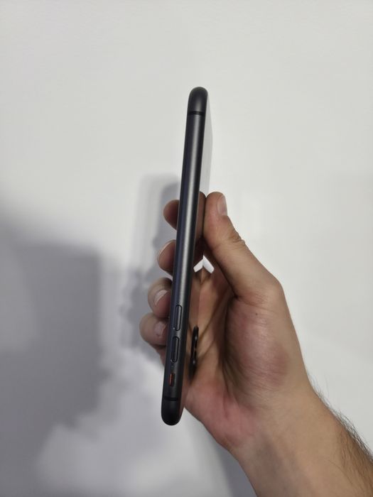 Vând iPhone 11 64 GB