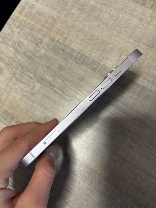 Vand iphone 14 este intro stare foarte buna