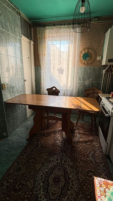 masa de bucatarie din lemn extensibila cu 2 scaune