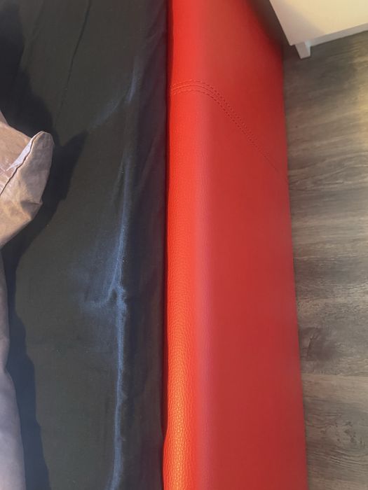 Pat tapitat 160/200 rosu impecabil
