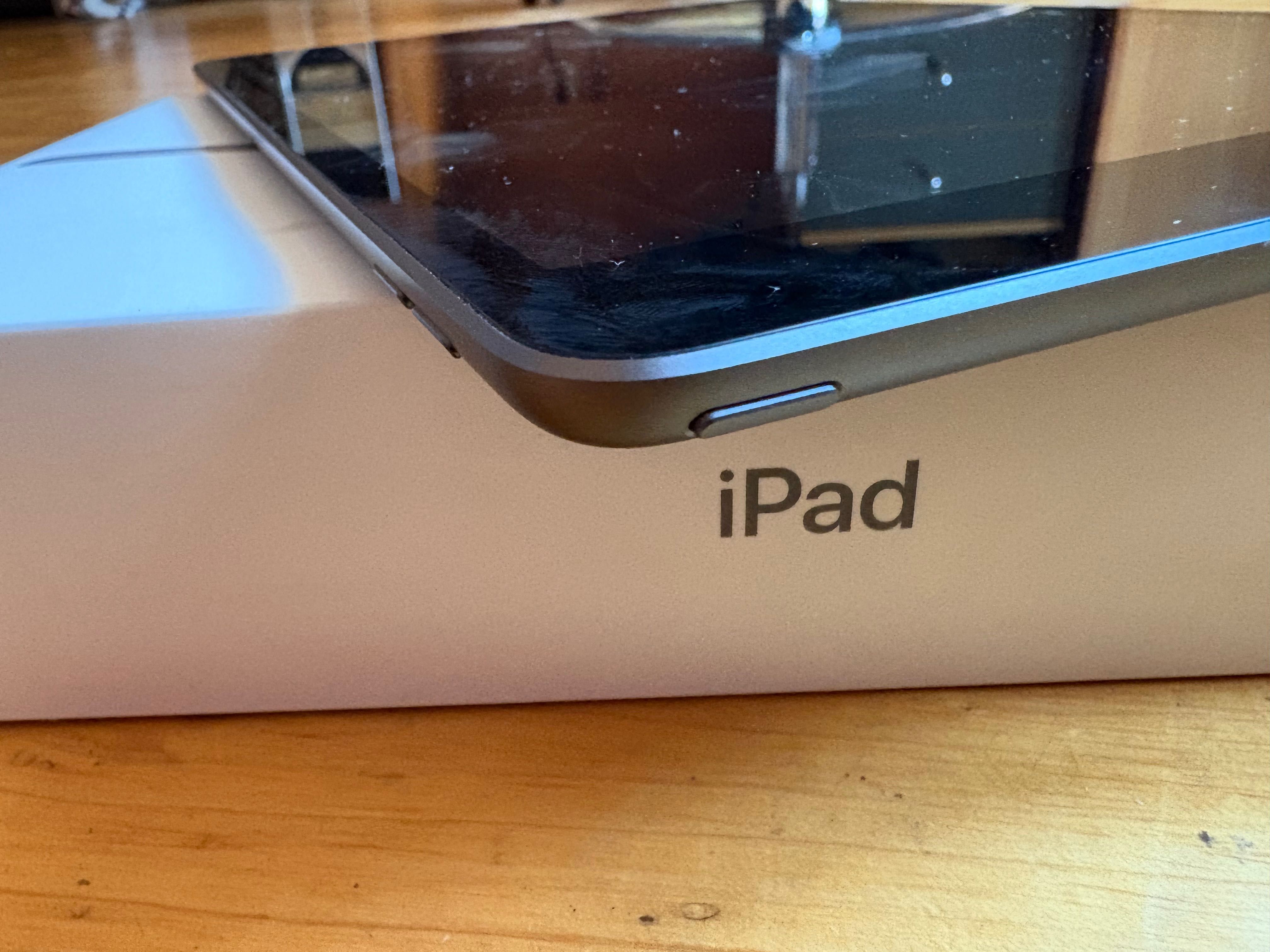 Продавам iPad 9 - изключително запазен