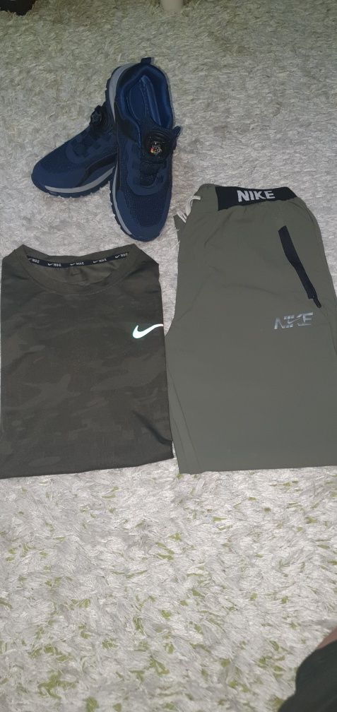 Продаётся отличный комплект Nike