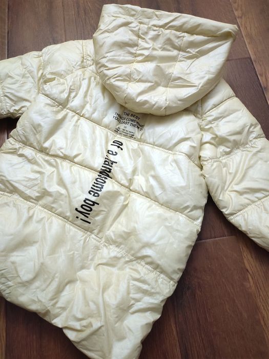 Куртка на мальчика балонка холофайбер с капюшоном жёлтый 110~120см